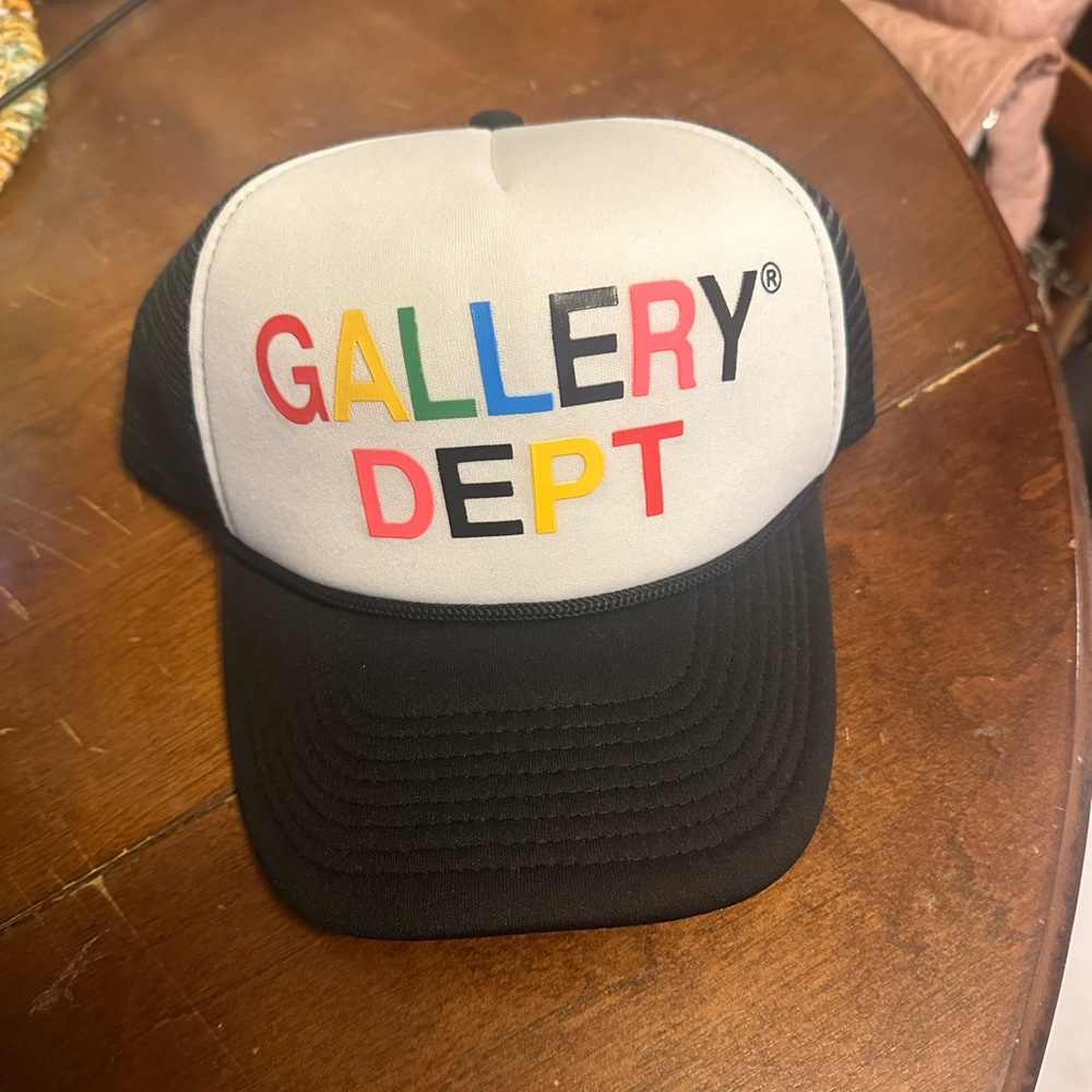 NWOT Tags Gallery Dept Hat - Beverly Hills Trucker